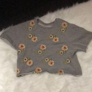 Grey flowered short sleeve sweatshirt,
